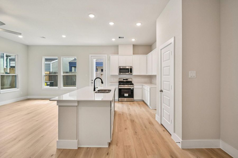 Furnished interior view inside a new home in Alicante, Houston (Image 4).
