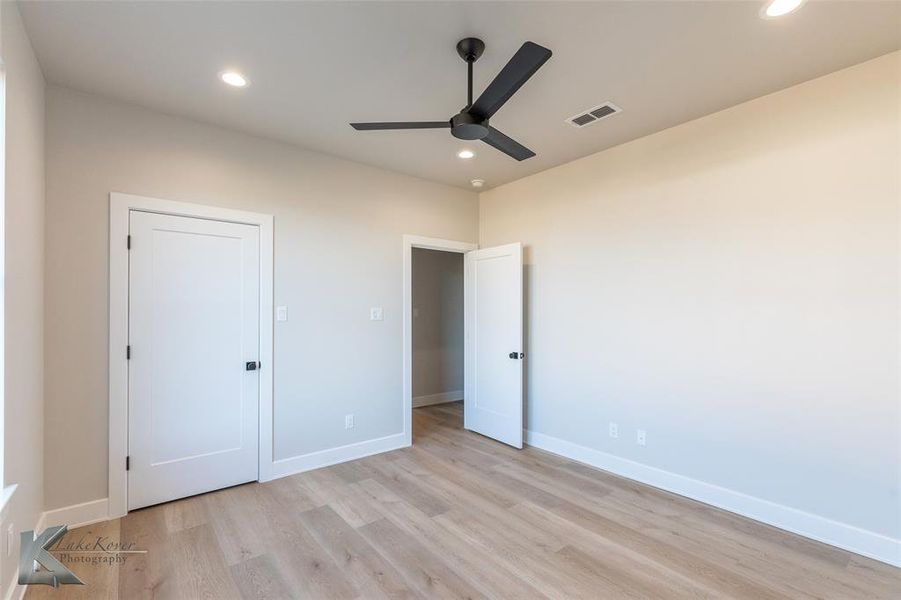 Spacious, unfurnished interior of a new home in , Abilene (Image 19).