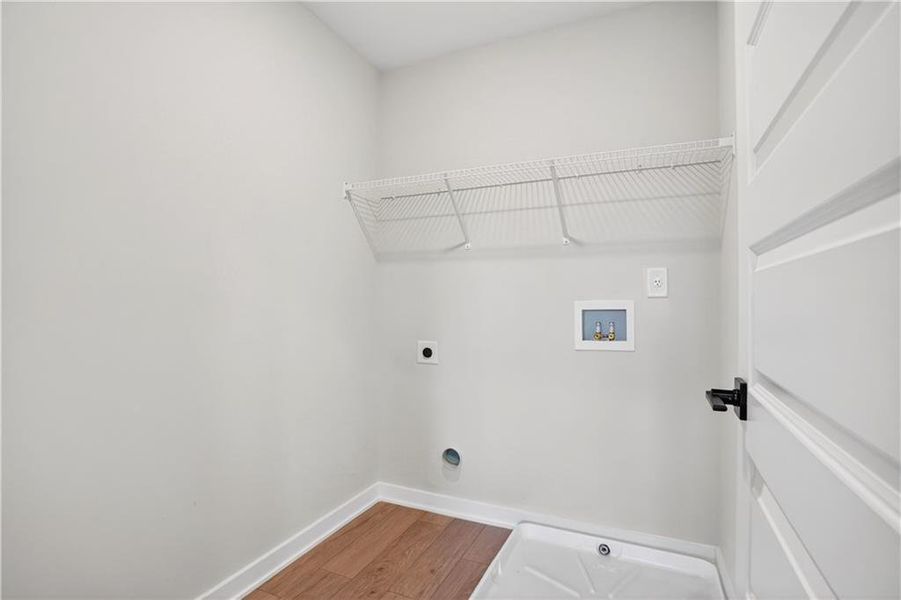 Spacious, unfurnished interior of a new home in The Fairways at Mirror Lake, Villa Rica (Image 29).