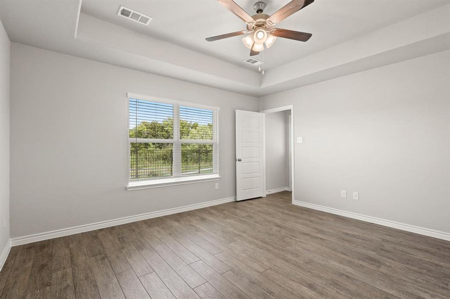 Spacious, unfurnished interior of a new home in Deer Creek, Fort Worth (Image 14). Spacious, unfurnished interior of a new home in Deer Creek, Fort Worth (Image 14).