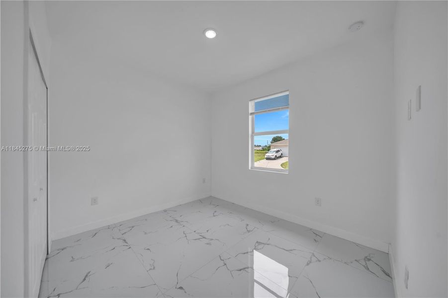 Spacious, unfurnished interior of a new home in , Lehigh Acres (Image 21).
