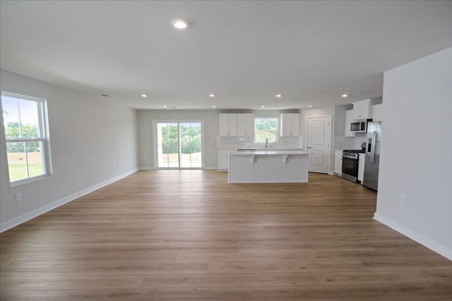 Spacious, unfurnished interior of a new home in Claiborne Ridge, Landrum (Image 8).