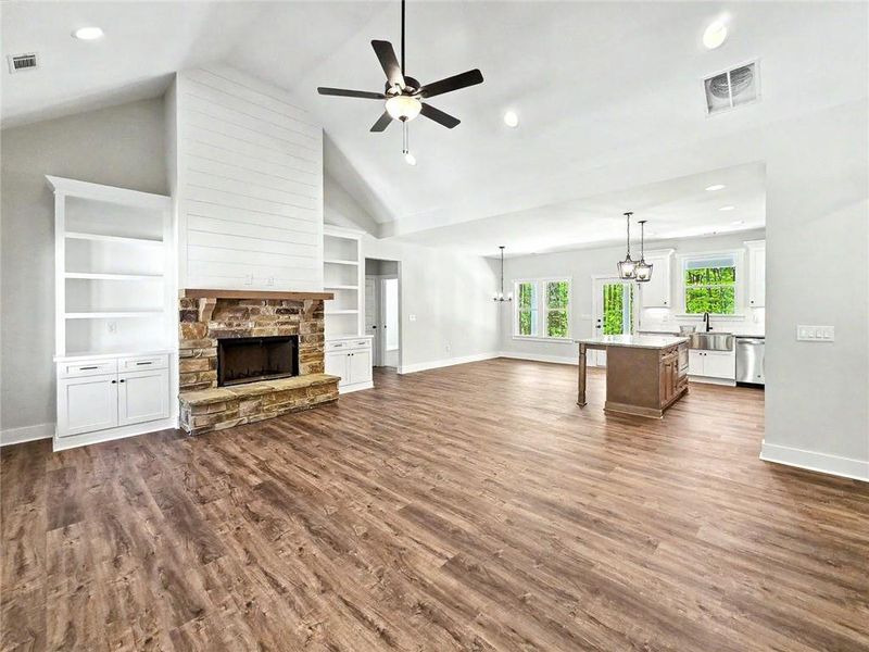 Spacious, unfurnished interior of a new home in , Dallas (Image 13).