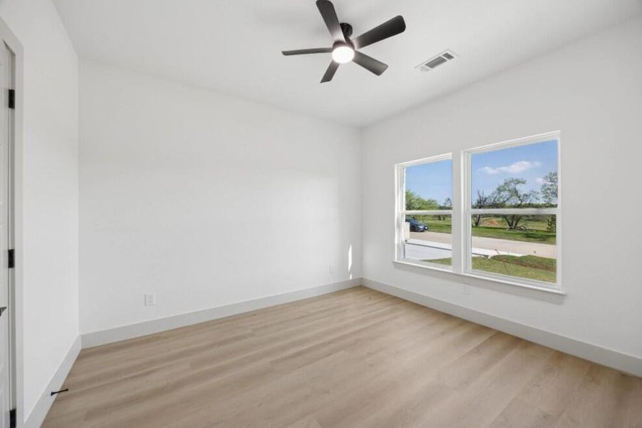 Spacious, unfurnished interior of a new home in , Sherman (Image 19).