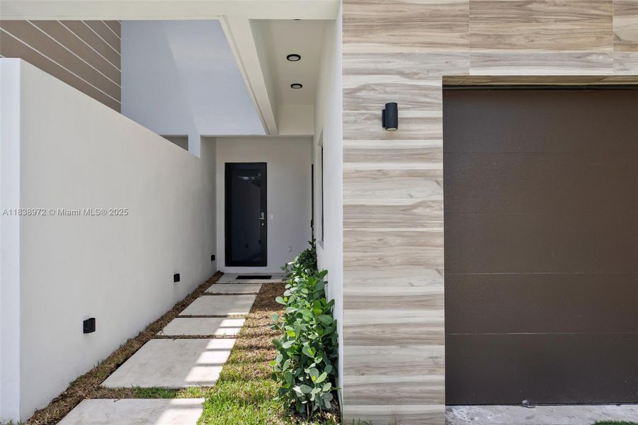 Exterior details and patio area of a home in , Miami (Image 28).
