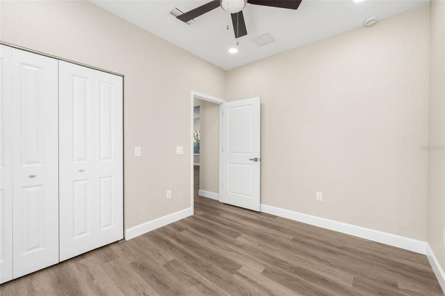 Spacious, unfurnished interior of a new home in , Gainesville (Image 24).