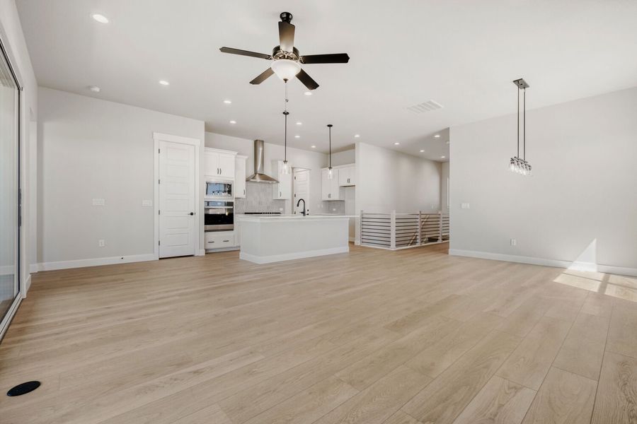 8720 San Diego - Living Area