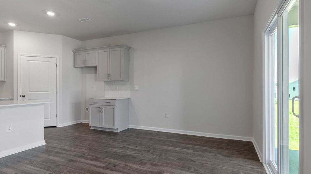 Spacious, unfurnished interior of a new home in Swift Creek Farm, Clayton (Image 10).