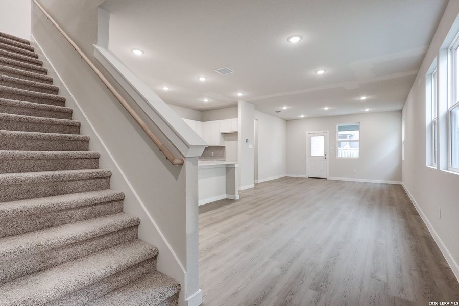 Spacious, unfurnished interior of a new home in Mesa Vista, San Antonio (Image 21).