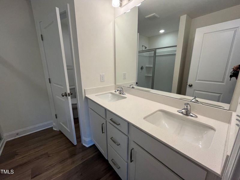 Primary Bath w/Dual Vanities
