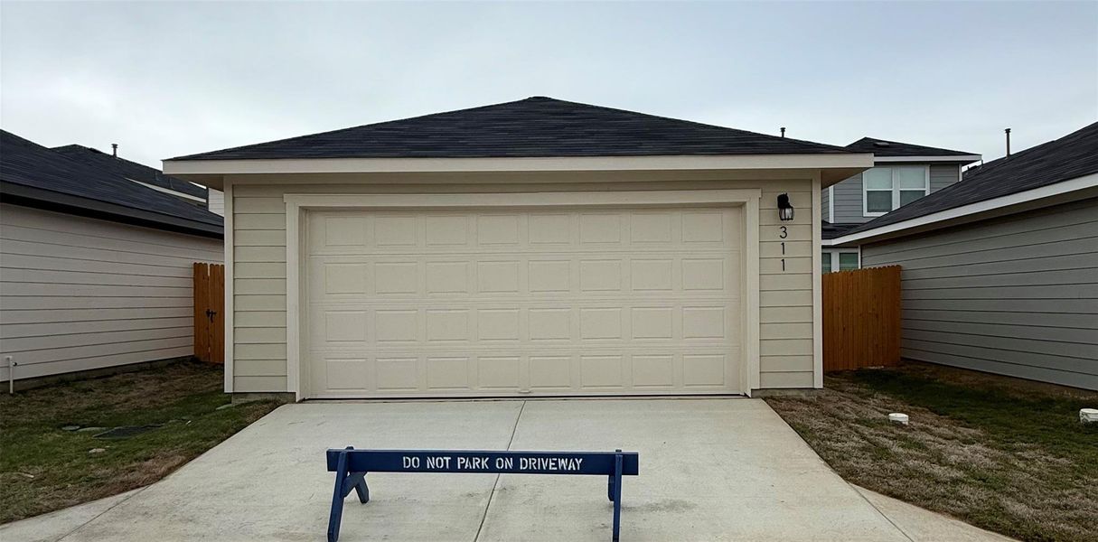 Exterior details and patio area of a home in Valverde, Bastrop (Image 2).