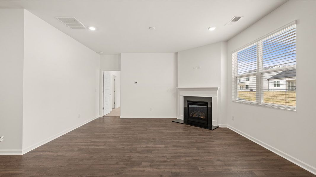 Spacious, unfurnished interior of a new home in Estates at Deer Hollow, Grovetown (Image 20).