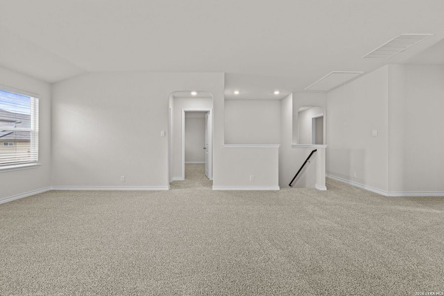 Spacious, unfurnished interior of a new home in Redbird Ranch, San Antonio (Image 13).