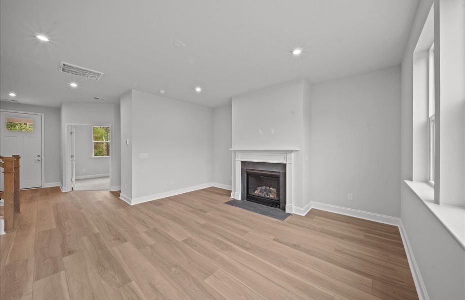 Spacious, unfurnished interior of a new home in Sweetwater Hills, Moore (Image 27).