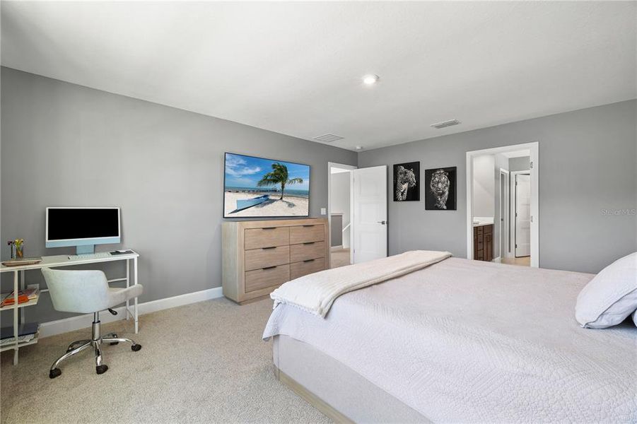 Furnished interior view inside a new home in , Orlando (Image 32).