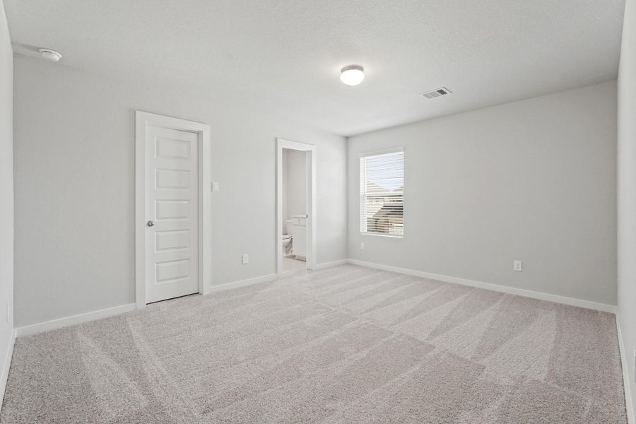 Spacious, unfurnished interior of a new home in Grand Oaks Village, Houston (Image 11). Spacious, unfurnished interior of a new home in Grand Oaks Village, Houston (Image 11).