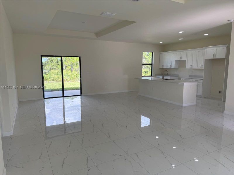 Spacious, unfurnished interior of a new home in , Lehigh Acres (Image 14).