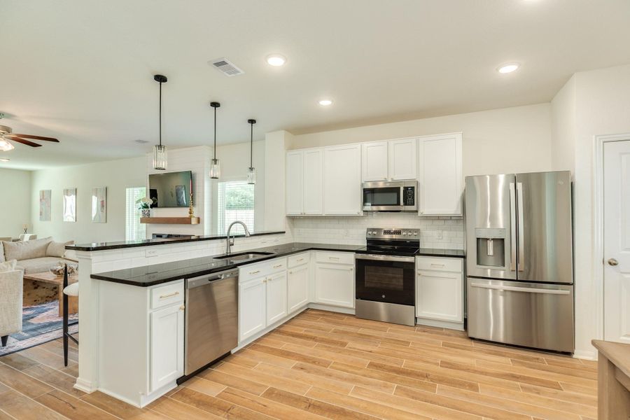 Furnished interior view inside a new home in Columbia Lakes, West Columbia (Image 14).