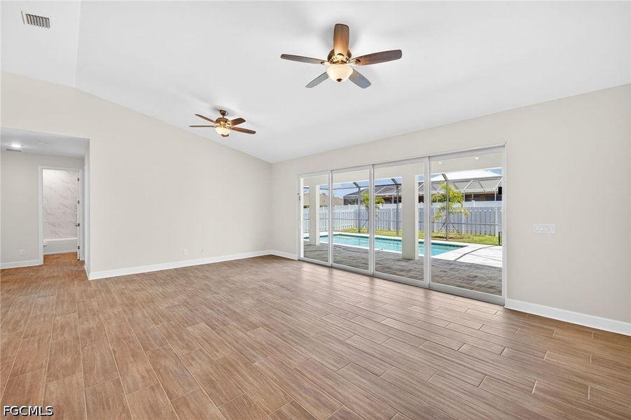 Spacious, unfurnished interior of a new home in Cape Coral, Cape Coral (Image 11).