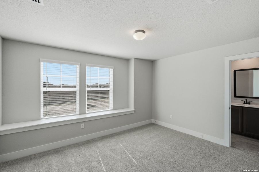 Spacious, unfurnished interior of a new home in Stillwater Ranch, San Antonio (Image 25).