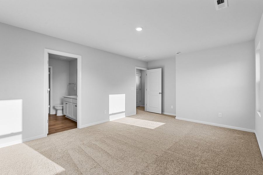 Spacious, unfurnished interior of a new home in Hanes Lake, Winston-Salem (Image 29). Spacious, unfurnished interior of a new home in Hanes Lake, Winston-Salem (Image 29).