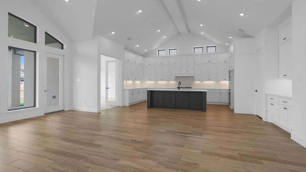 Spacious, unfurnished interior of a new home in Meridiana 70', Manvel (Image 9). Spacious, unfurnished interior of a new home in Meridiana 70', Manvel (Image 9).