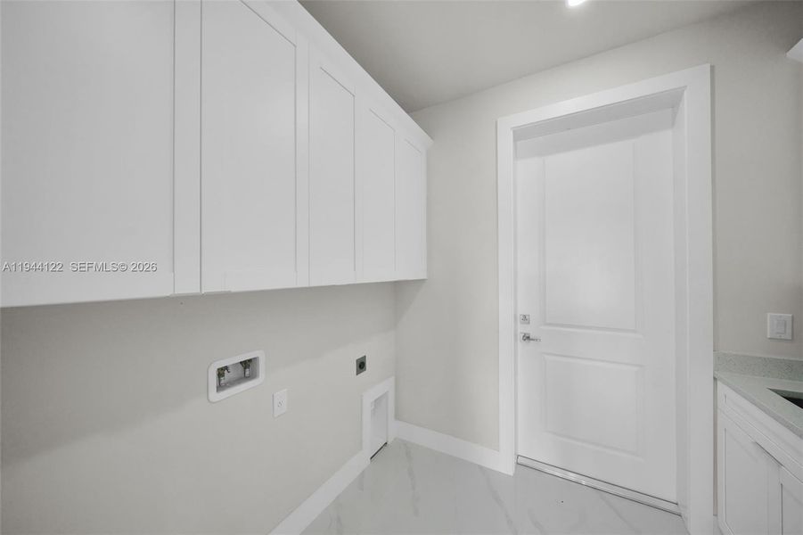 Spacious, unfurnished interior of a new home in , Lehigh Acres (Image 33).