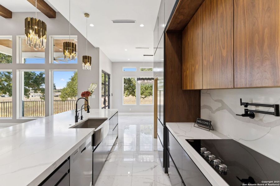 Furnished interior view inside a new home in , La Vernia (Image 7).