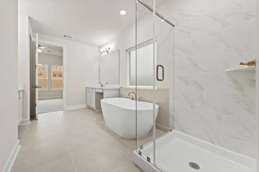 Representative image. Features, selections and colors may vary.