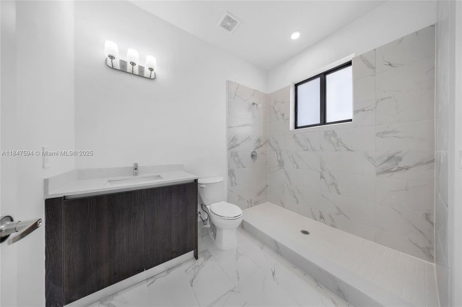 Image 36 of a home in .