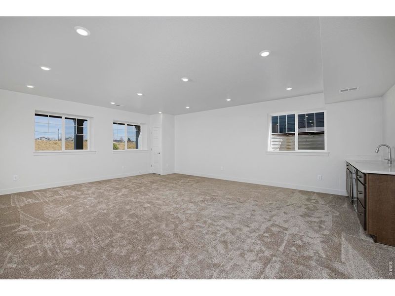 Spacious, unfurnished interior of a new home in Sonders, Fort Collins (Image 19).