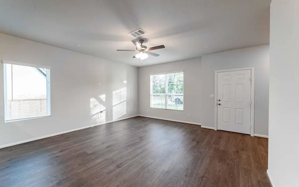 Spacious, unfurnished interior of a new home in Sanctuary, Salado (Image 11).
