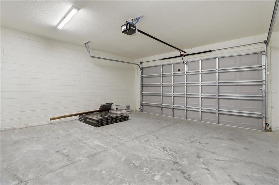 Spacious, unfurnished interior of a new home in , Ocala (Image 37).