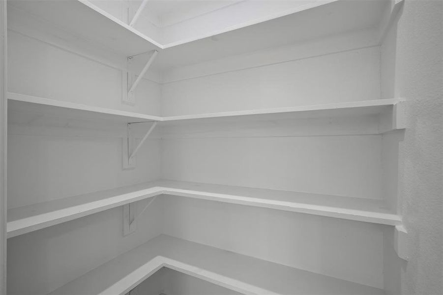 Spacious, unfurnished interior of a new home in , Waxahachie (Image 18).