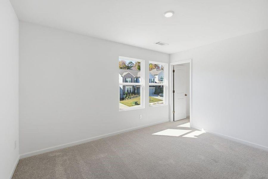 Spacious, unfurnished interior of a new home in Falls Creek, Flowery Branch (Image 21).