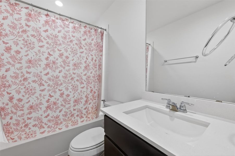 Furnished interior view inside a new home in Evergreen, Rosenberg (Image 6).