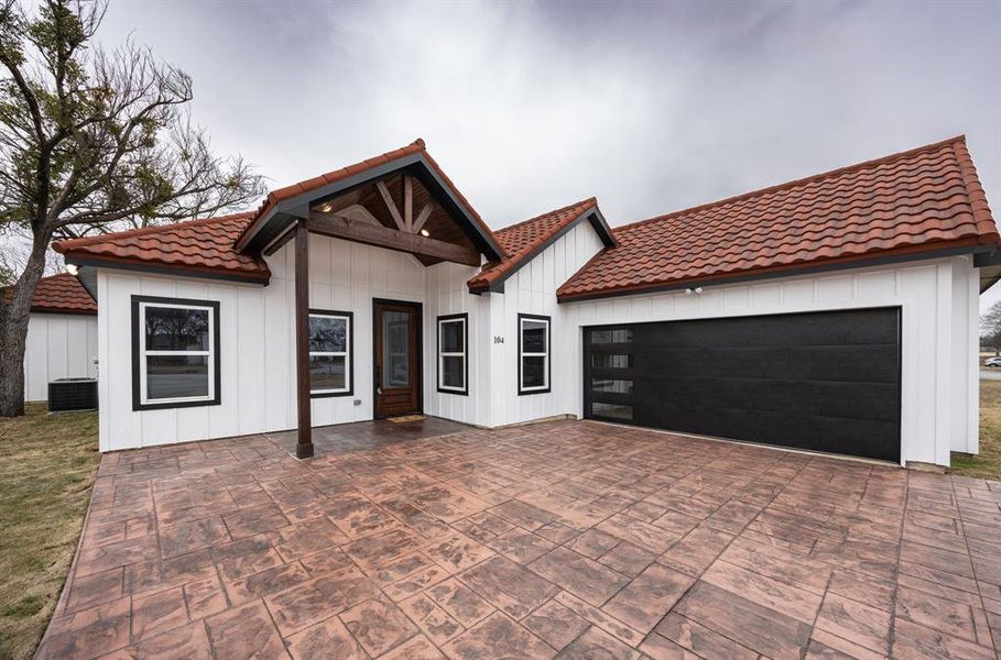 Front exterior of a new home in , Cleburne, TX, highlighting curb appeal (Image 26).