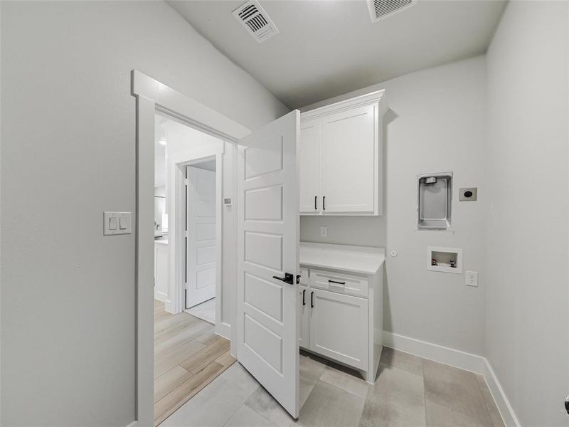 Furnished interior view inside a new home in , Sherman (Image 28).