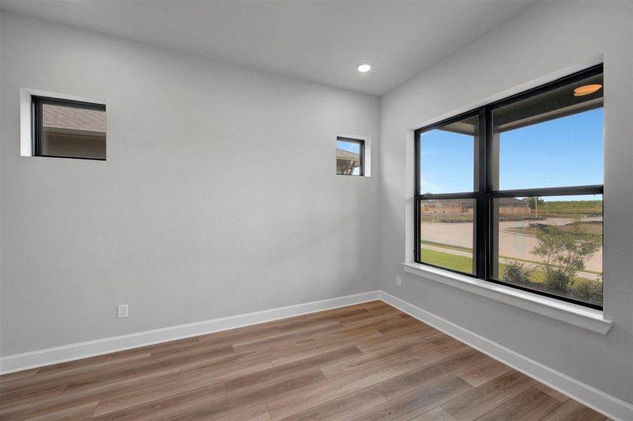 Spacious, unfurnished interior of a new home in Sienna - Landmark Row Collection, Missouri City (Image 27).