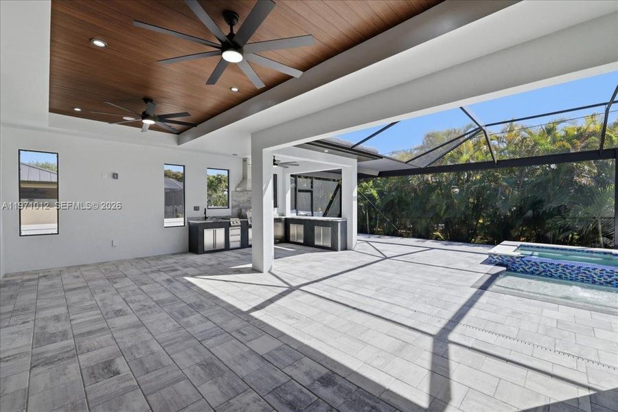 Exterior details and patio area of a home in , Cape Coral (Image 27).