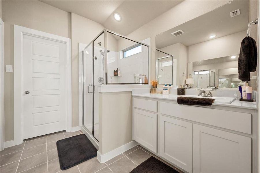 Furnished interior view inside a new home in Cibolo Hills, Fort Worth (Image 15).