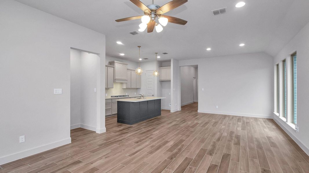 Spacious, unfurnished interior of a new home in Everly 45', Tomball (Image 10).