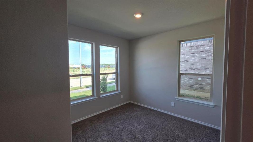 Spacious, unfurnished interior of a new home in Trails of Elizabeth Creek, Fort Worth (Image 16).