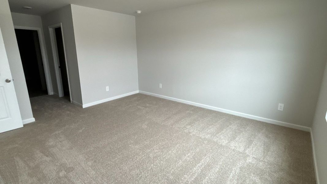 Representative unfurnished interior of a home built from the ARIA by D.R. Horton in Savannah Lakes, Lewisburg (Image 23).