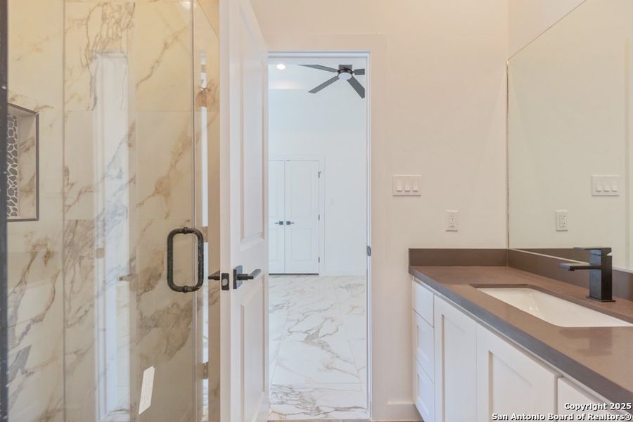 Furnished interior view inside a new home in , Laredo (Image 6).