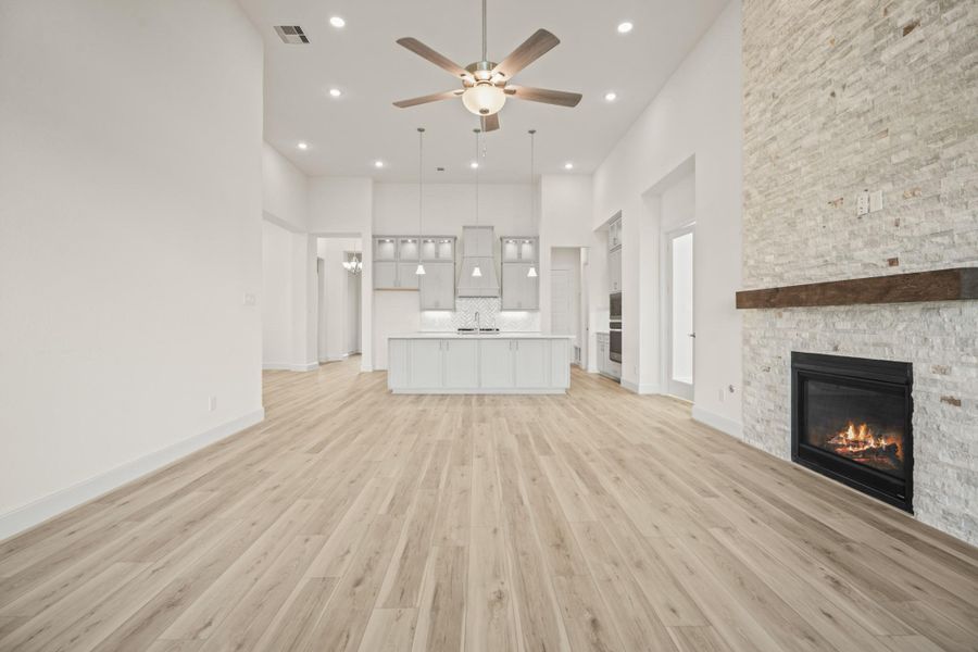 Spacious, unfurnished interior of a new home in Westwood, League City (Image 17). Spacious, unfurnished interior of a new home in Westwood, League City (Image 17).