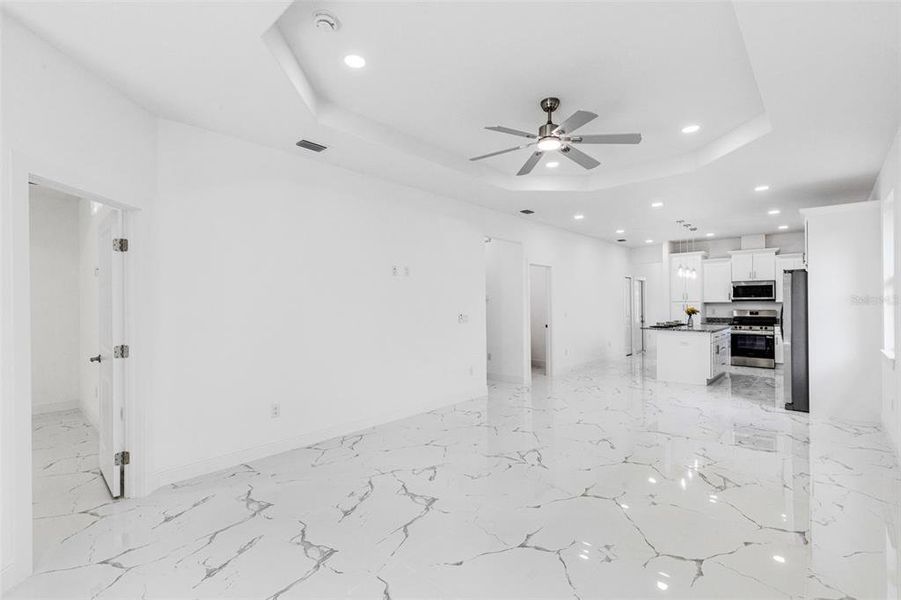 Spacious, unfurnished interior of a new home in , Tampa (Image 39).
