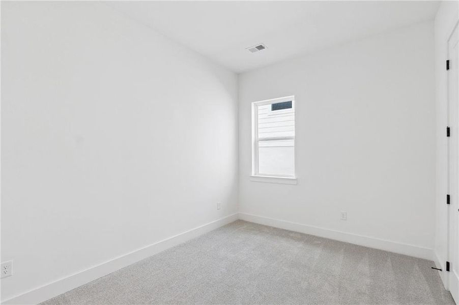 Spacious, unfurnished interior of a new home in , Gainesville (Image 18).