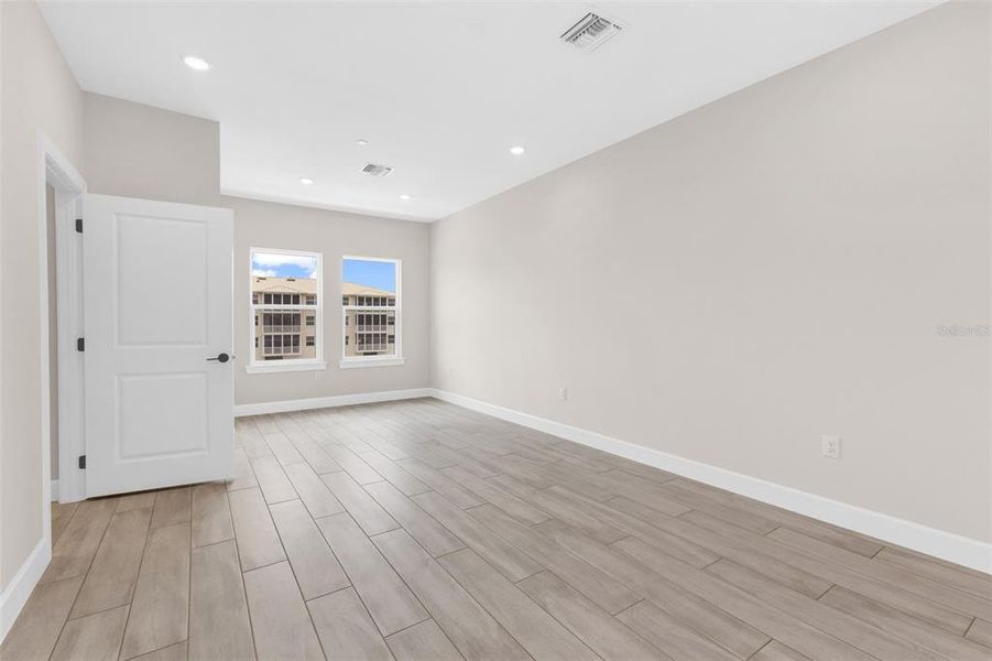 Spacious, unfurnished interior of a new home in Seahaven, Punta Gorda (Image 40).