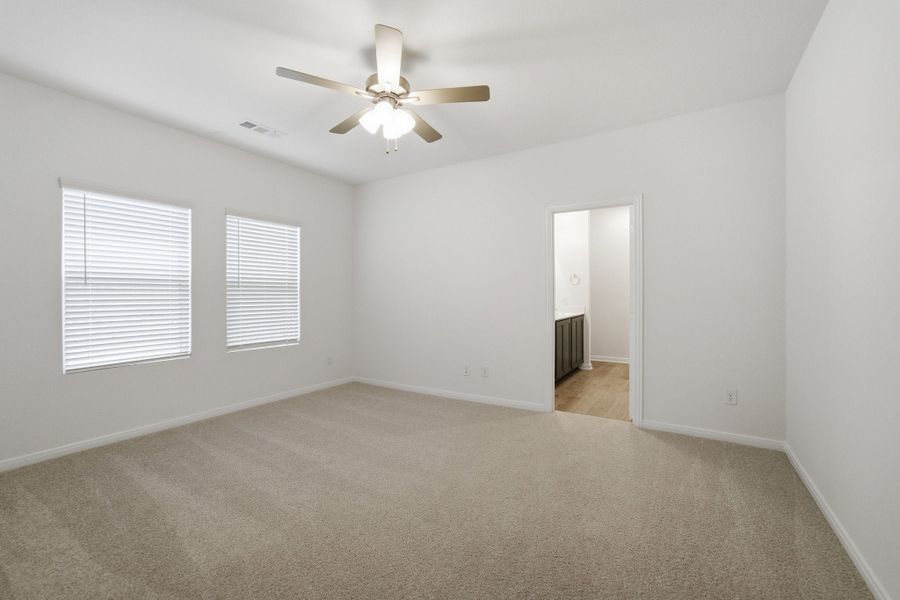 Spacious, unfurnished interior of a new home in Westridge, McKinney (Image 43).